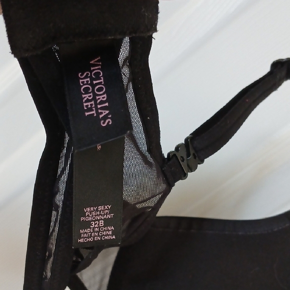 Victoria's Secret Sheer Black Bra - Picture 5 of 7